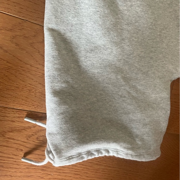 Aritzia Babaton grey cropped hoodie - Picture 3 of 4